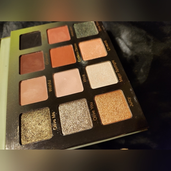 Violet Voss Olive You Forever Palette - Picture 6 of 7